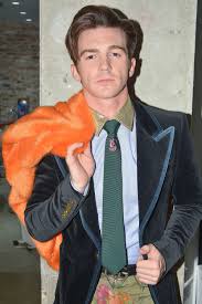 He is an american actor, singer, songwriter, and musician. Gizfkg78tkzktm