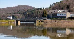 Die rurtalsperre schwammenauel wird am abend unkontrolliert überlaufen. Pegel Steigen Talsperren In Der Eifel Sind Gut Gefullt
