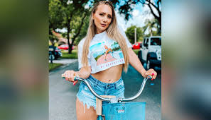 Исполнитель aka aj applegate, kaylee evans, ajay applegate астрология virgo Aj Applegate On How She Coped With The Loss Of Her Boyfriend And Achieved Success As A Leading Instagram Star The New York Guardian