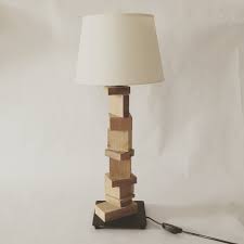 Lampe à poser, pied en bois naturel, abat jour coloris lin. Lampe Pied Bois Cloclostudio