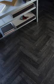 Herringboneflooring Also Known As Parquetflooring Is A Distinctive Style Of Flooring Made Popular Between The Edwardia Flooring Wood Shades Parquet Flooring