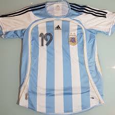 Conheça nossa política de privacidade; Camisa Selecao Argentina Azul E Branca 2006 Messi Original Roupa Esportiva Masculino Adidas Usado 39732197 Enjoei