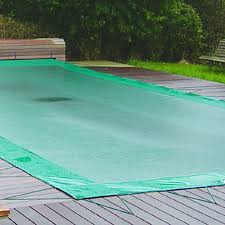 La bâche sert aussi afin d'éviter que l'eau ne tourne trop une fois le système de filtration à l'arrêt. Bache De Piscine Hiver L M Baches