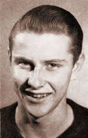 Player photos for the 1952-53 Kitchener-Waterloo Greenshirts at hockeydb.com