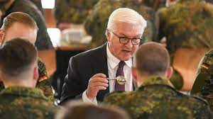 Guter journalismus gibt orientierung archivmeldung vom 09.06.2021 bitte beachten sie, dass die meldung den stand der dinge zum zeitpunkt ihrer. Besuch In Seedorf Steinmeier Fordert Respekt Ndr De Nachrichten Niedersachsen Studio Luneburg