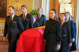 Photo Mort de Harald V : à 94 ans sa s?ur Astrid bouleverse devant le ...