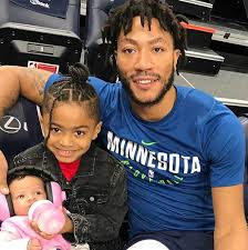 Back in march, the model revealed that she and derrick were expecting a baby boy. Derrick Rose Bio Family Net Worth Celebrities Infoseemedia