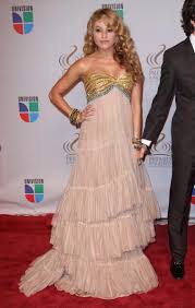 Ver más ideas sobre paulina rubio, rubio, muchacha con rizos. Fashion Faceoff Toni Colette Vs Paulina Rubio In Rafael Cennamo Glamour
