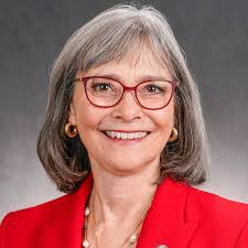 Danielle Pederson's Instagram, Twitter & Facebook