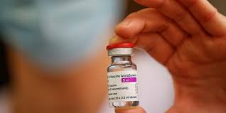 Ses membres ont confirmé à l'unanimité que les bénéfices du vaccin astrazeneca l'emportent sur les risques et qu'il n'y a pas de lien direct entre ces effets secondaires et l'utilisation de ce vaccin. Vaccin Astrazeneca Les Suspensions S Enchainent L Economiste