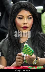 Lil' Kim attends the Floyd Mayweather media workout at Mayweather Boxing  Club