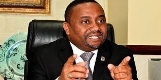 Alcalde René Polanco explica los planes para mejorar el Aseo Urbano y la  recogida de desechos líderes comunitarios