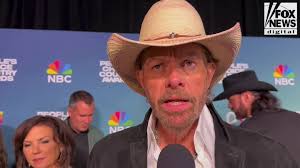 Toby Keith returns to concert stage after stomach cancer diagnosis