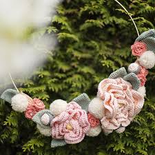 Spring showers bring…a rainbow of free crochet patterns! Crochet Pattern Spring Flower Wreath Yarnplaza Com