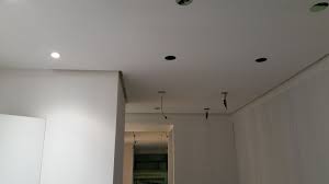 Seconda parte del nostro tutorial su come realizzare un controsoffitto in cartongesso. Controsoffitto In Cartongesso Con Faretti Led Esempi E Consigli