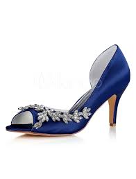 Un brand di siti scarpe dei negozi scarpe online economici, che ha fatto della vendita scarpe online il proprio core business, da sempre attento alla qualità dei prodotti offerti e alle tendenze del mercato in continua evoluzione. Scarpe Da Sposa Per La Festa Di Matrimonio Blu Scure Tessuto Tacco A Fino 8cm A Punta Aperta Strass Elegante Lussuose Milanoo Com