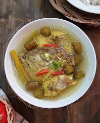 Berikut cara memasak garang asem bandeng belimbing wuluh ala dapur babah. Sup Ikan Belimbing Wuluh