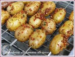 Canette Et Brochettes De Pommes De Terre Marinees Le Tablier Rose De Petite Lolie Recettes De Cuisine Cuisine Et Boissons Pomme De Terre Barbecue