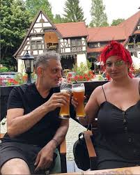 Damian drăghici continuă să surprindă pe toată lumea cu viața sa desprinsă parcă din filmele de la hollywood. Logodnica Lui Damian DrÄƒghici AmanÄƒ Nunta PanÄƒ Cand Va SlÄƒbi Libertatea