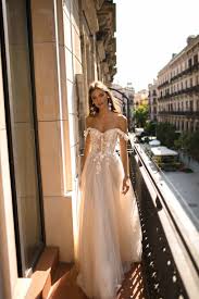 Das hochzeitskleid macht aus einer frau eine braut. Muse By Berta Brautkleider In Deutschland Kaufen Bridal Boutique