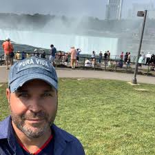 What factors contribute to the size of aji charapita peppers?