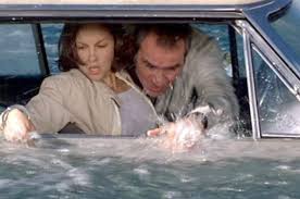 escape a sinking car: how can you keep