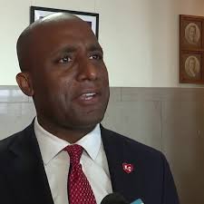 'Everybody needs to calm down,' says KCMO Mayor Quinton Lucas
