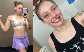 Danielle Thomason's Instagram, Twitter & Facebook