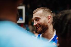 Hier kommen unsere happy faces zum gestrigen Sieg!😍📸 Warst Du auch so  Glücklich wie Samuel, Lorenz & Coach Wilhelm?😏 #teamwork #readytoroar Wir  wünschen euch einen schönen Wochenstart!🤗