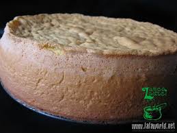 Albusul se bate pana devine o spuma apoi se adauga zaharul si se continua baterea, albusul devine o spuma tare ca o bezea care nu cade din castron. Blat De Tort Pandispan Lumea Laurei