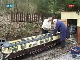 Folge dem zaun richtung holzkirchner straße. Bahnorama Auf Gruner Spur Eisenbahn Im Garten Youtube