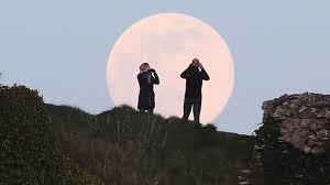 It's the closest full moon of 2021 so far, the second of four supermoons in 2021, and the second successive super pink moon. Bawtar4tal9d4m