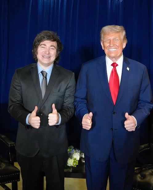 El Presidente Javier Milei junto al Presidente de los Estados Unidos, Donald  Trump.