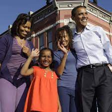 Pictures of barack obama and both sides of his family including his half sister, mom, dad, grandparents and step parents. Mit Der Wahl Von Barack Obama Als Us Prasident Ruckte Die Ganze Familie In Den Blickpunkt Der Offentlichkeit Welt