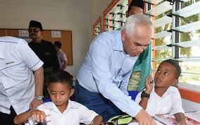 Mon jan 06 2020 'guru jangan sibuk nak berniaga, jadi kontraktor' Sabah Wujud Skim Bantu Pelajar Miskin Tegar Free Malaysia Today Fmt