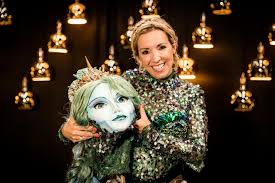 In aflevering 10 van expeditie robinson zien we eva cleven plaatsnemen naast onze eva. Showbizzsite