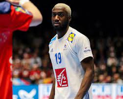 Su equipo actual es el balonmano. Der Einzige Weg Wie Wir Uns Ihn Leisten Konnten Luc Abalo Fehlt Zum Auftakt Von Elverum Hh