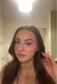 Elizabeth Bevins's Instagram, Twitter & Facebook