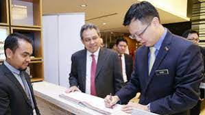 Industry is the strategic goal and the main factor for setting production rules and organizing export decisions of the national economy through an industrial sector able to the expo displays products of 140 international and local companies from 16 countries. Kementerian Perdagangan Antarabangsa Dan Industri