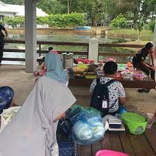 Tapak semaian kursus (specialist nurseries)ianya mengeluarkan jenis tanaman yangspesifik sahaja contoh rumput hiasan,heliconia sp, bunga kertas, annuals dansebagainya institut penyelidikan perhutanan malaysia (frim), kepong 52109 selangor de ms iso 9001:2000 certified 17 18. Tapak Semaian Taman Pasif