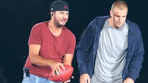 Fanduel fantasy nascar is here! Gronk Returns To Gillette Stadium Hears Cheers Catches Pass Profootballtalk