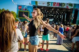 A bagossy brothers company nyitja az idei strand fesztivált. Strand Fesztival Langos Szinpad Likebalaton