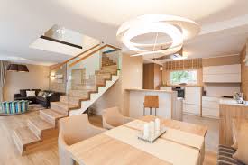 Blick Vom Essbereich In Die Offene Kuche Und Das Wohnzimmer In 2020 Offene Kuche Und Wohnzimmer Offene Kuche Wohnzimmer Offene Kuche