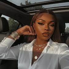 Courtney Iliff's Instagram, Twitter & Facebook