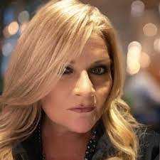 Tracey Leach's Instagram, Twitter & Facebook