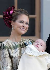 Al contrario de lo que suele ser habitual, fue el novio quien se mostró más nervioso a lo largo de la ceremonia y, al dar el 'sí quiero' se le llenaron los ojos de lágrimas. Pin On Royalty Sweden