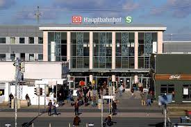 Find information about dortmund hbf station here. Dortmund Hbf Im Feb 2011 Nach Der Renovierung Der Eingangshalle Und Ersatz Der 5 Fensterbilder Foto Bild City World Fenster Bilder Auf Fotocommunity