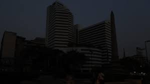 Hizo brillar su arma, un paladín de la injusticia. Un Nuevo Apagon Vuelve A Dejar A Oscuras A Caracas Y Varias Regiones De Venezuela