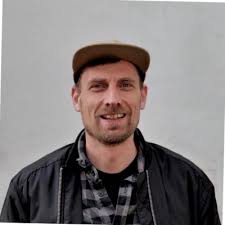 Re: Out of office A few days ago I started my new job. With the birth of my  first child I turn my back to the office world and will work at