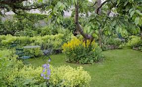 10 Tricks Fur Die Gestaltung Eines Kleinen Gartens Garten Garten Gestalten Und Garten Gestalten Ideen